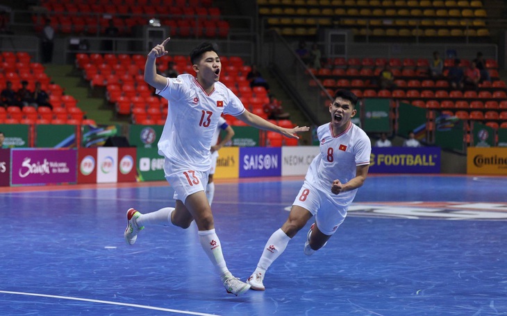 Đánh bại tuyển Trung Quốc, tuyển futsal Việt Nam tạm dẫn đầu bảng A