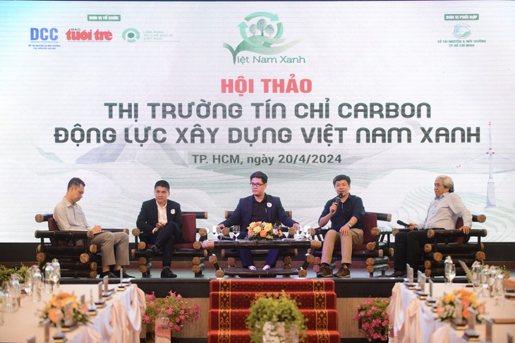 Các đại biểu thảo luận tại hội thảo về tín chỉ carbon sáng 20-4 - Ảnh: QUANG ĐỊNH