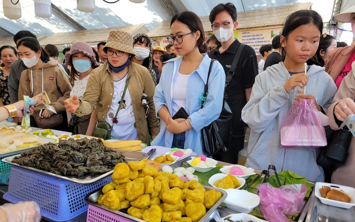 870.000 lượt khách đến Lễ hội bánh dân gian Nam Bộ