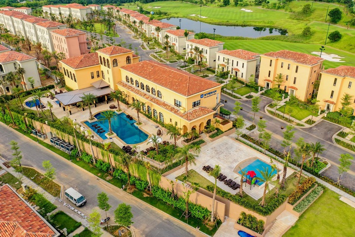 Resort 5 sao Wyndham Sky Lake Resort & Villas với cơ sở vật chất tiện nghi và nhiều hoạt động trải nghiệm thú vị.