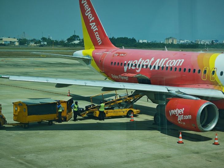 Vietjet, đối tác của SAGS, đang tính "ra riêng" tự phục vụ dịch vụ mặt đất tại Tân Sơn Nhất - Ảnh: CÔNG TRUNG