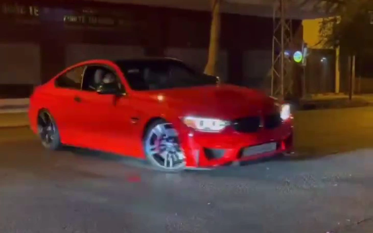 Công an phường An Khánh làm việc với tài xế lái ô tô Porsche 'drift' trên đường Nguyễn Cơ Thạch - Ảnh 2.