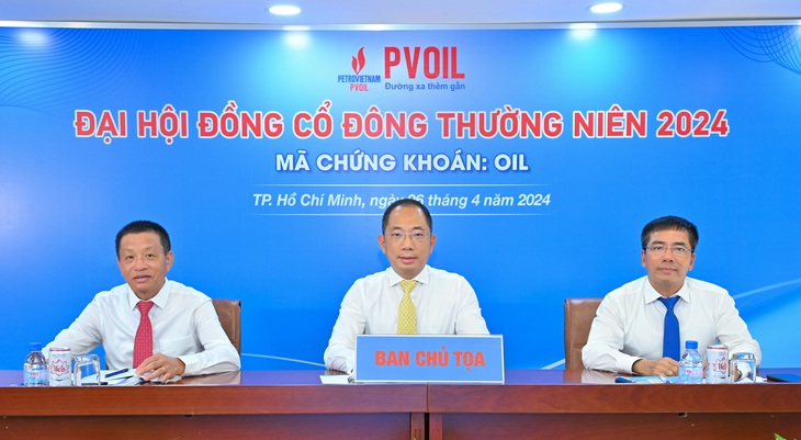 Lãnh đạo PVOIL cho biết sẽ tận dụng mọi cơ hội mà xe điện mang tới. Trong đó có hợp tác với VinFast về việc lắp đặt trạm sạc xe điện tại các điểm bán xăng dầu của tổng công ty - Ảnh: PVOIL