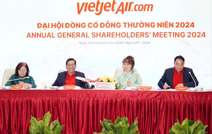 Đoàn chủ tịch Đại hội cổ đông Vietjet - Ảnh: N.Q