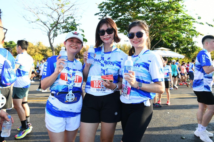 Pocari Sweat Việt Nam tiếp sức VĐV tại UMC Run- Ảnh 1.