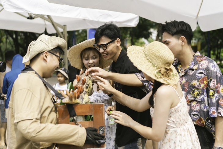 Hàng ngàn du khách đổ về Sa Pa, Hạ Long, Sầm Sơn- Ảnh 3.