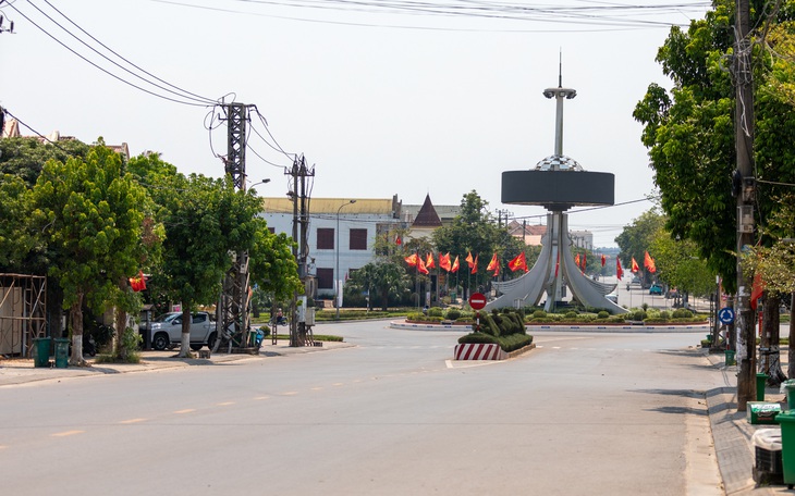 Quang cảnh đường phố Đông Hà trong nắng nóng kỷ lục 44 độ C