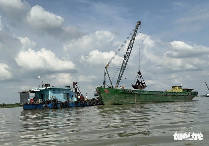 Mỏ cát xã An Nhơn, huyện Châu Thành đã giao cho nhà thầu thi công cao tốc Cần Thơ - Cà Mau đang bị đình chỉ khai thác - Ảnh: ĐẶNG TUYẾT