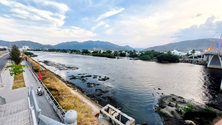 Nha Trang lo ngại nước mặn xâm nhập sâu vào các sông, chất thải gây ô nhiễm sông Cái