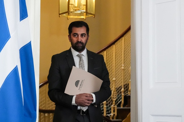 Thủ hiến Scotland Humza Yousaf tuyên bố từ chức ngày 29-4 - Ảnh: AFP