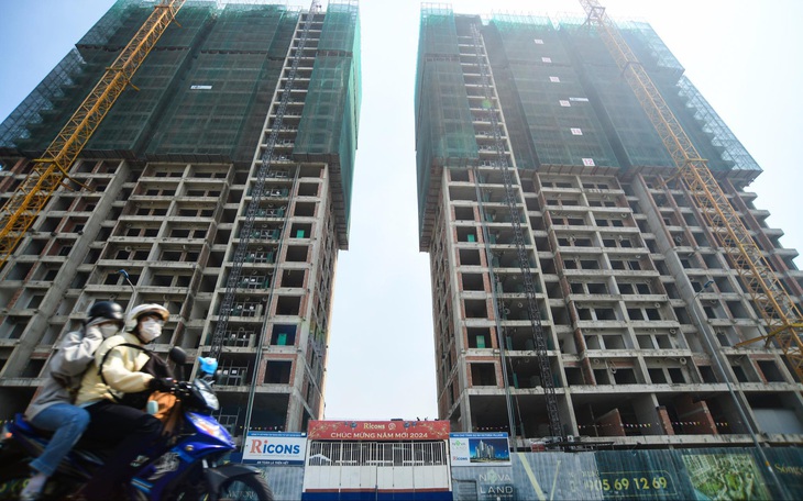 Những cách để buộc chủ đầu tư giao nhà, giao sổ đúng hạn- Ảnh 2.