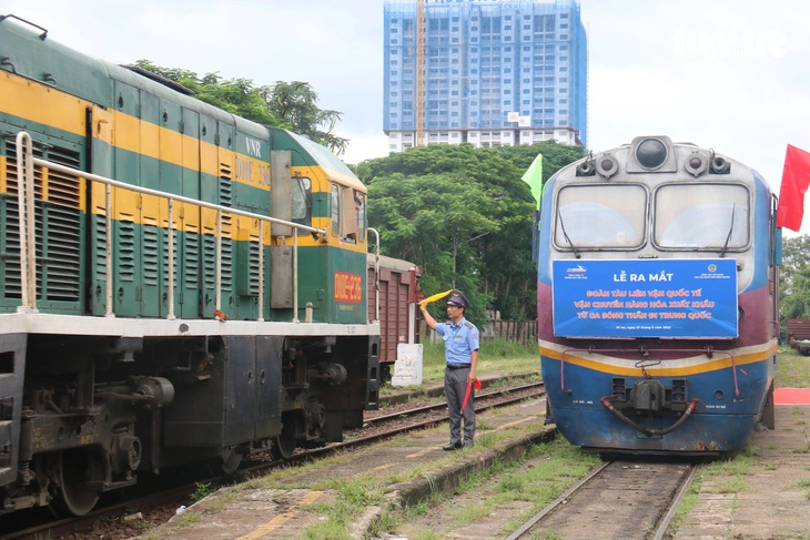 Những chuyến tàu liên vận chở nông sản xuất khẩu trực tiếp từ ga Sóng Thần (Bình Dương) sang Trung Quốc - Ảnh: ĐỨC PHÚ