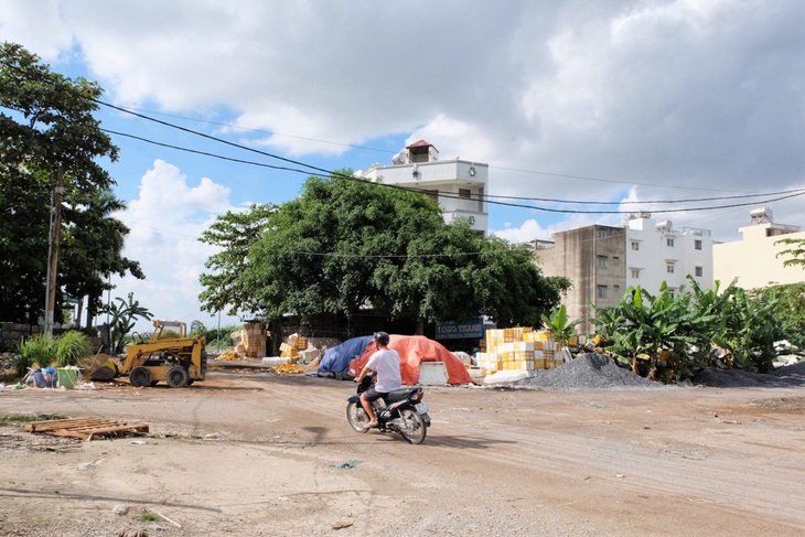 Phần lớn các trường hợp vi phạm được quận 7 nêu do xây dựng sai phép, không phép - Ảnh: PHƯƠNG NHI 