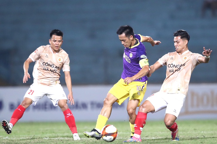 Việc V-League bị dừng giữa chừng là câu chuyện nói rồi nói mãi - Ảnh: MINH ĐỨC