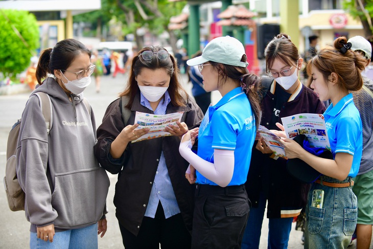 Mức chi trả của khách tại Ngày hội du lịch TP.HCM lần này được đánh giá là cao - Ảnh: QUANG ĐỊNH