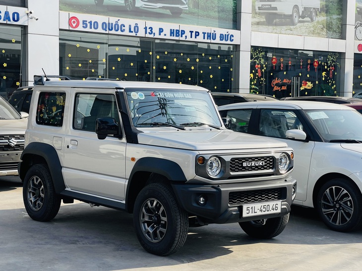 Những chiếc Jimny được độ lại và có biển số hẳn hoi không còn hiếm gặp trên đường - Ảnh: Đại lý Suzuki