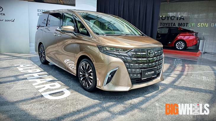 Toyota Alphard là mẫu MPV có giá khá cao, hơn 4 tỉ ở Việt Nam và tương đương gần 3 tỉ ở Malaysia - Ảnh minh họa: Big Wheels