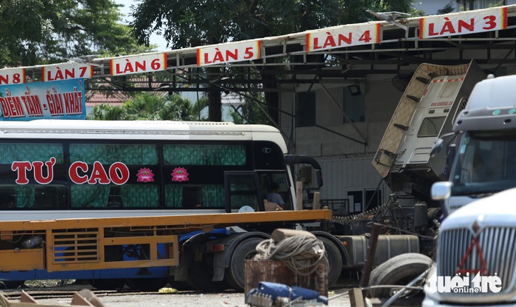 Tại bãi xe 39, nhà xe Tư Cao (chạy tuyến TP.HCM - Bình Thuận) cũng bắt khách nhộn nhịp tại đây 