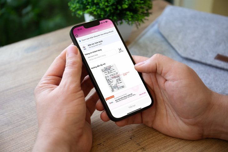 Người dân 63 tỉnh thành vẫn có thể nhận thông báo, tra cứu và thanh toán tiền điện hàng tháng trên MoMo cho mình và người thân một cách dễ dàng và tiện lợi. Ảnh: MoMo