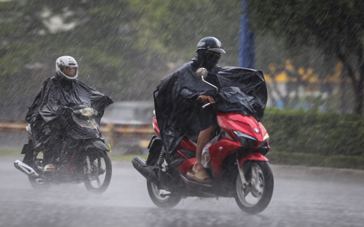 Không khí lạnh tràn xuống, từ đêm nay miền Bắc có mưa dông