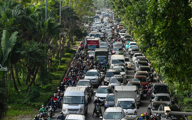 Lãng phí từ những dự án giao thông thi công dang dở, bỏ hoang ở Hà Nội - Ảnh 2.