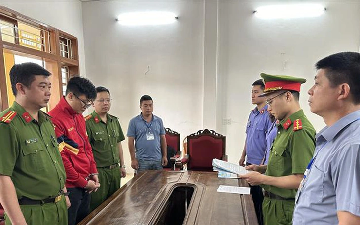 Một ngân hàng bị nhóm lừa đảo chiếm đoạt hơn 318 tỉ đồng - Ảnh 6.