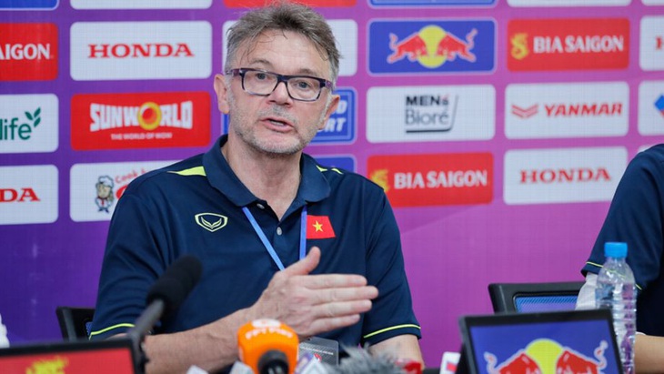 HLV Philippe Troussier từng dẫn dắt Asec Abidjan vô địch Bờ Biển Ngà 3 mùa liên tiếp với chiến tích bất bại - Ảnh: VFF