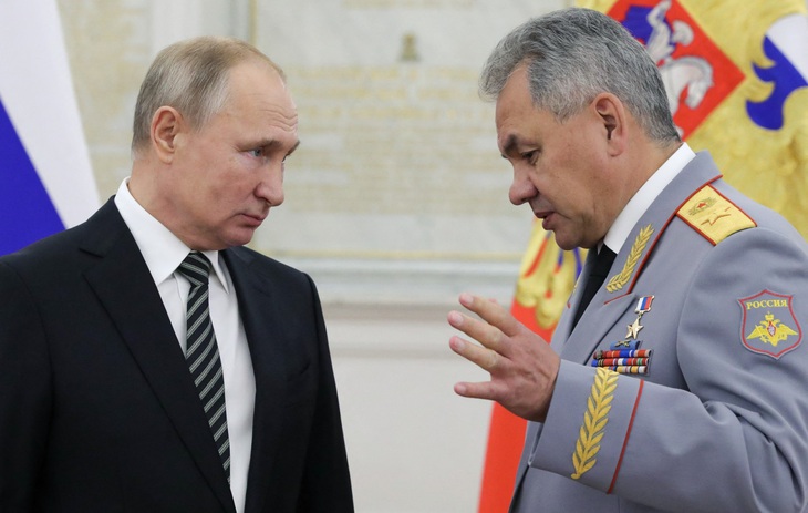 Trước khi nổ ra chiến sự Ukraine, ông Sergei Shoigu là một trong những người thân cận nhất với Tổng thống Nga Vladimir Putin - Ảnh: AFP