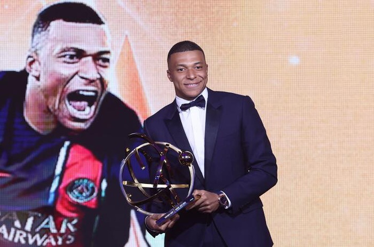 Mbappe lần thứ 5 liên tiếp nhận danh hiệu "Cầu thủ xuất sắc nhất nước Pháp" - Ảnh: AFP