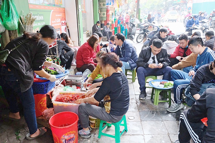 Thức ăn đường phố, cửa hàng dịch vụ ăn uống nhỏ lẻ phải đảm bảo an toàn thực phẩm - Ảnh minh họa: NAM TRẦN Thức ăn đường phố, cửa hàng dịch vụ ăn uống nhỏ lẻ phải đảm bảo an toàn thực phẩm - Ảnh minh họa: NAM TRẦN