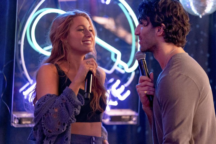 Lily Bloom (Blake Lively) tình cờ gặp gỡ và phải lòng Ryle Kincaid (Justin Baldoni)