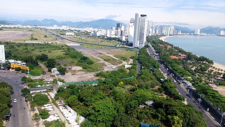 Khu sân bay Nha Trang, trong đó có 62,3ha đất tỉnh Khánh Hòa đã giao cho Công ty CP Tập đoàn Phúc Sơn thực hiện dự án kinh doanh khu đô thị và 