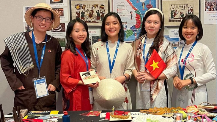 Học viên Chương trình Fulbright trợ giảng ngoại ngữ tại Hoa Kỳ - Ảnh: ivolunteervietnam.com