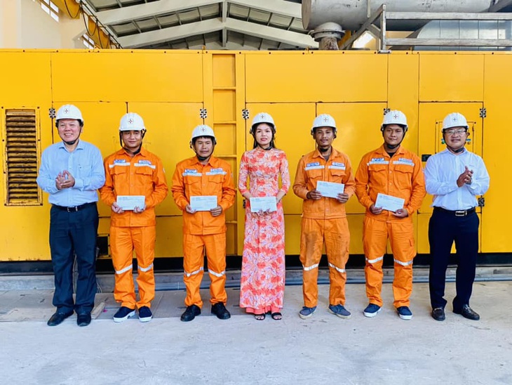 Thăm và kiểm tra tình hình cung cấp điện tại Phú Quý- Ảnh 3. Thăm và kiểm tra tình hình cung cấp điện tại Phú Quý- Ảnh 3.
