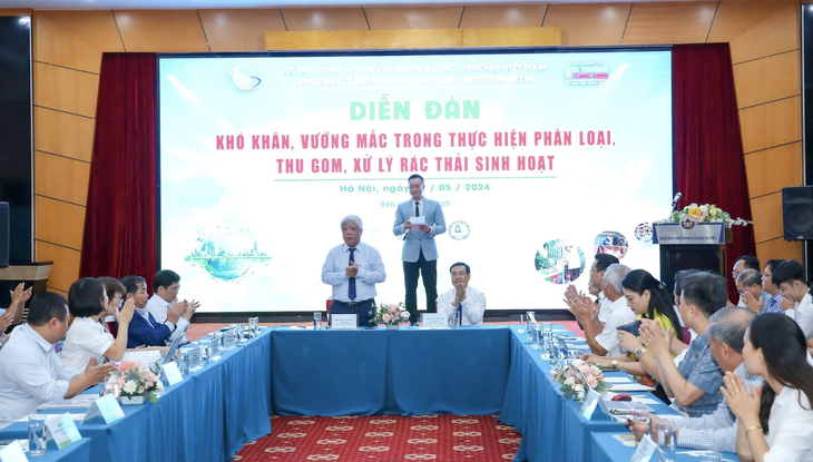 Diễn đàn "Khó khăn, vướng mắc trong thực hiện phân loại, thu gom, xử lý rác thải sinh hoạt" đã thu hút nhiều đại diện Sở Tài nguyên và Môi trường - Ảnh: M.T.