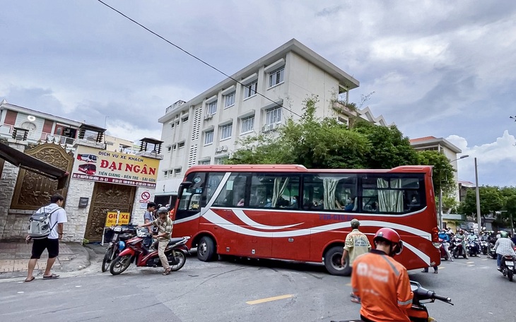 Vụ nhà xe Đại Ngân lập ‘bến cóc’: Sở Giao thông vận tải TP.HCM nói có, quận 5 nói không