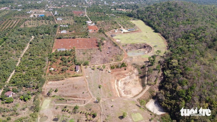 Hiện trạng đất làm sân golf của gia đình ông Diễn trên diện tích 8,4ha tại thôn 6, buôn Ko M'Leo, xã Hòa Thắng có quy hoạch là đất trồng cây lâu năm (hơn 4,3ha), trồng lúa (hơn 2,4ha), đất rừng (hơn 1,7ha) - Ảnh: M.C.