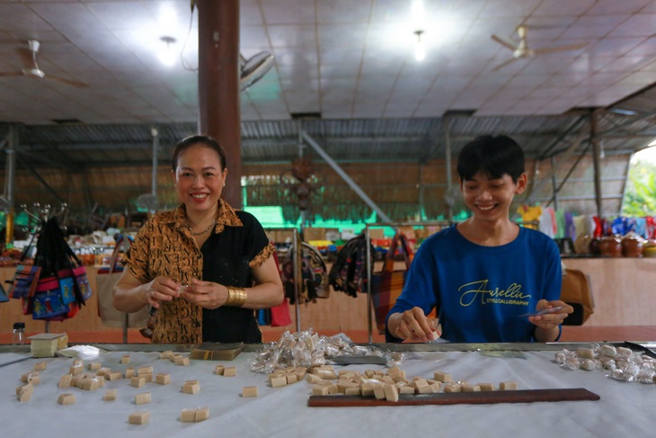 Ngồi tàu máy, đi xe điện khám phá cù lao ven sông Mekong- Ảnh 12.