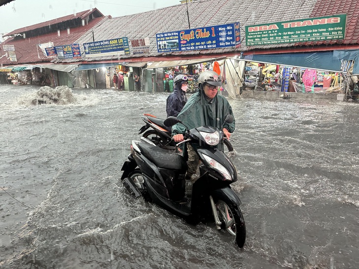 Dự báo hôm nay 21-5, thời tiết cả nước có nơi mưa rất to, đề phòng ngập úng - Ảnh: NGỌC QUÝ