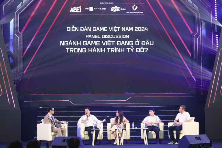 Các chuyên gia, khách mời tham dự Diễn đàn Game Việt Nam 2024