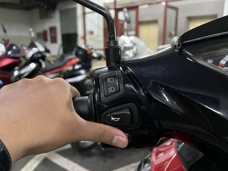 Tiếng còi xe không phải là 'quyền đòi đường' - Ảnh 1.