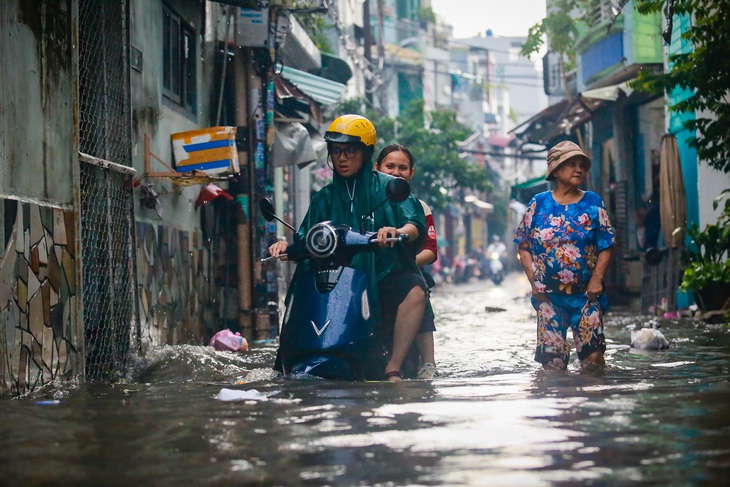 Nam Bộ thời tiết có mưa chiều tối, đề phòng ngập - Ảnh: CHÂU TUẤN