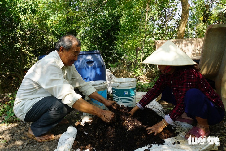 Nông dân Đồng Tháp biến rác thành phân bón hữu cơ - Ảnh 2.