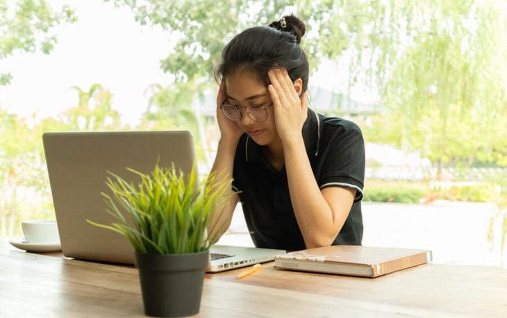 Gia đình cắt chu cấp, sinh viên kêu không kham nổi- Ảnh 1. Cuộc sống sinh viên có nhiều thứ phải lo toan từ tiền ăn ở, sinh hoạt phí đến học phí - Ảnh minh họa: Freepik