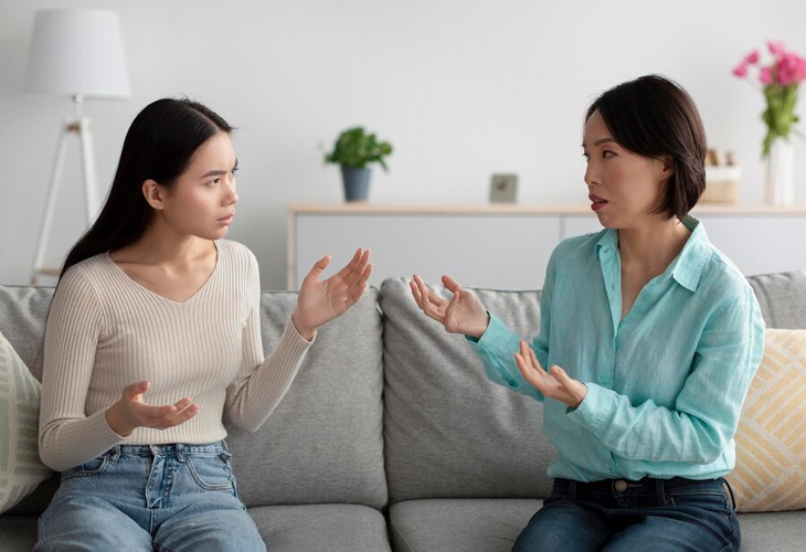 Gia đình cắt chu cấp, sinh viên kêu không kham nổi- Ảnh 2. Trên thực tế, việc cho con tự lập không đồng nghĩa sẽ