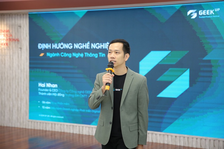 Diễn giả Hải Nhân tại hội thảo VAS Career Talk