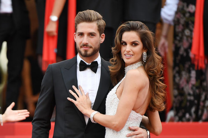 Izabel Goulart được xem là nguyên nhân khiến thủ môn tuyển Đức Kevin Trapp mất phong độ - Ảnh: Getty