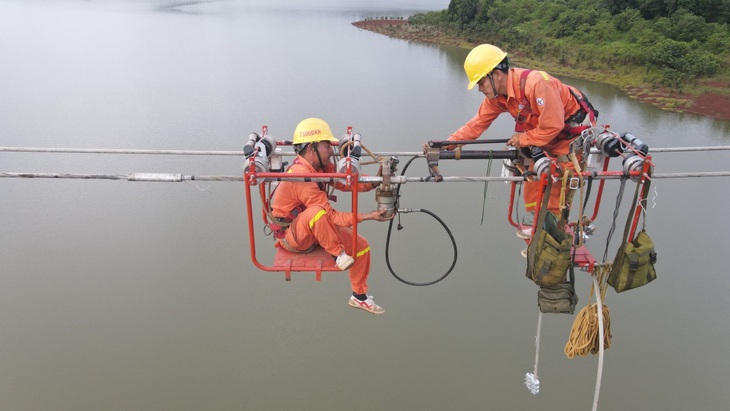 Truyền tải điện Đắk Nông: Công nhân trẻ với nhiều sáng kiến- Ảnh 2.