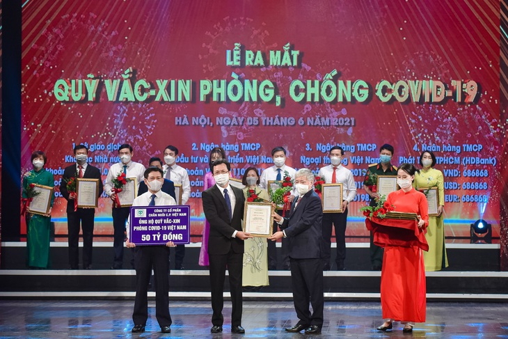 Phó chủ tịch CPF nhận huân chương từ Quốc vương Thái Lan- Ảnh 2. Phó chủ tịch CPF nhận huân chương từ Quốc vương Thái Lan- Ảnh 2.