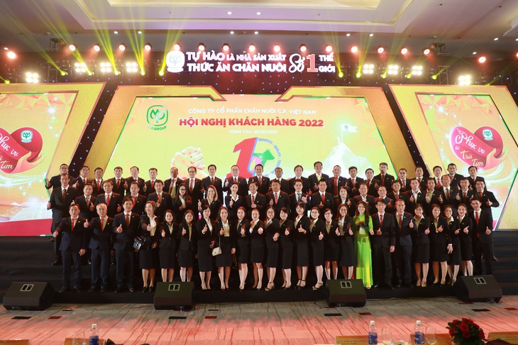 Phó chủ tịch CPF nhận huân chương từ Quốc vương Thái Lan- Ảnh 4. Phó chủ tịch CPF nhận huân chương từ Quốc vương Thái Lan- Ảnh 4.